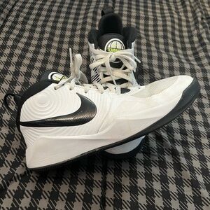 Nike team hustle size 4 youth